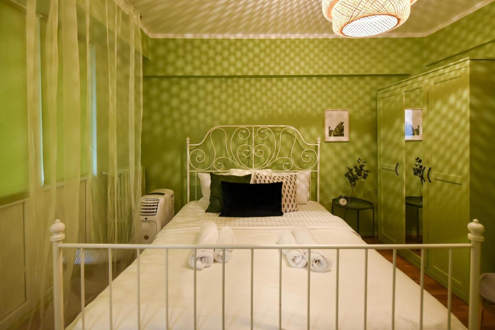 Chic Accommodation With Breathtaking Views Over Calea Victoriei - Your Central Heaven Bukurešť Pokoj fotografie